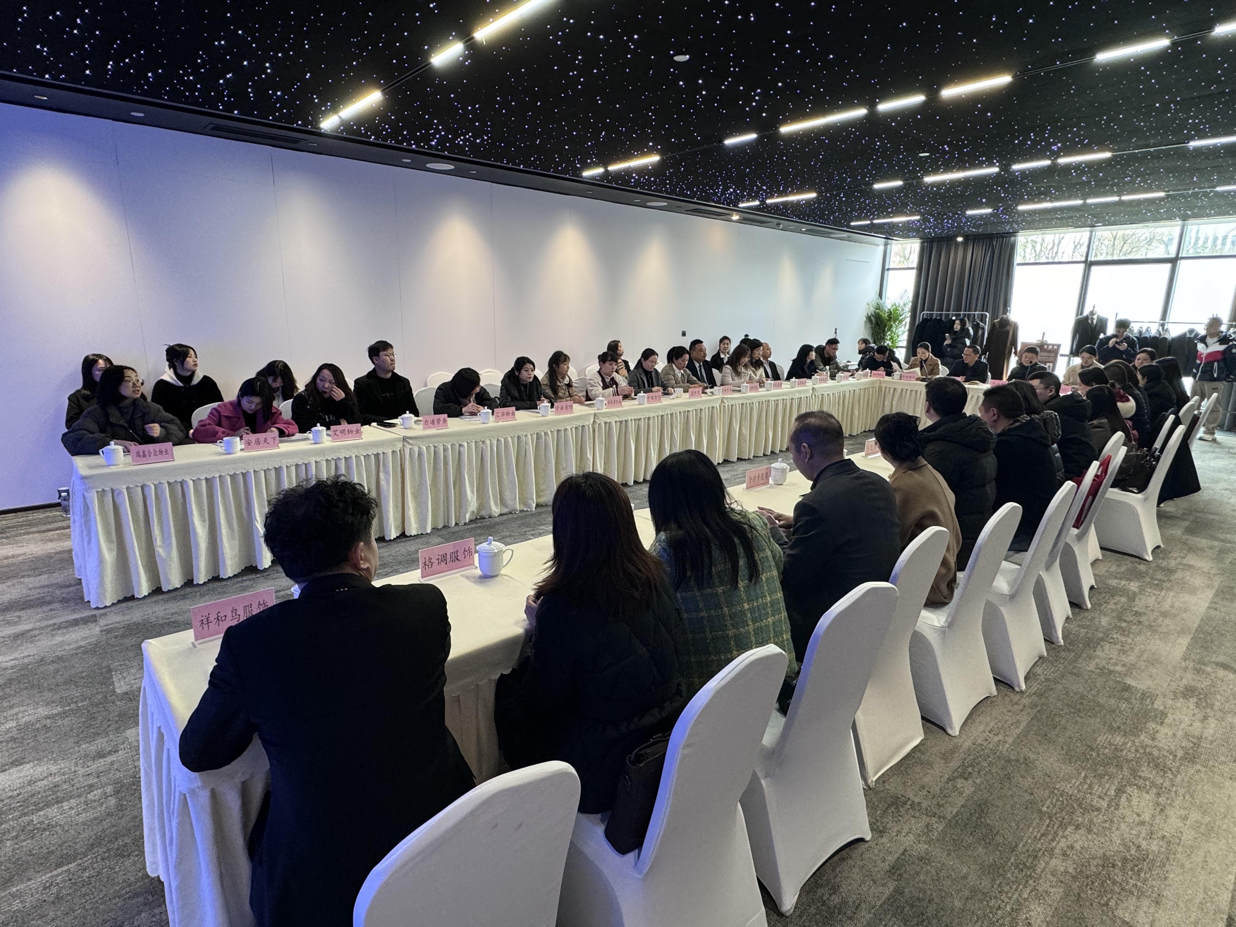 37000vip威尼斯成都會工裝供需對接會召開 助力企業(yè)精準對接共促開展(圖2)
