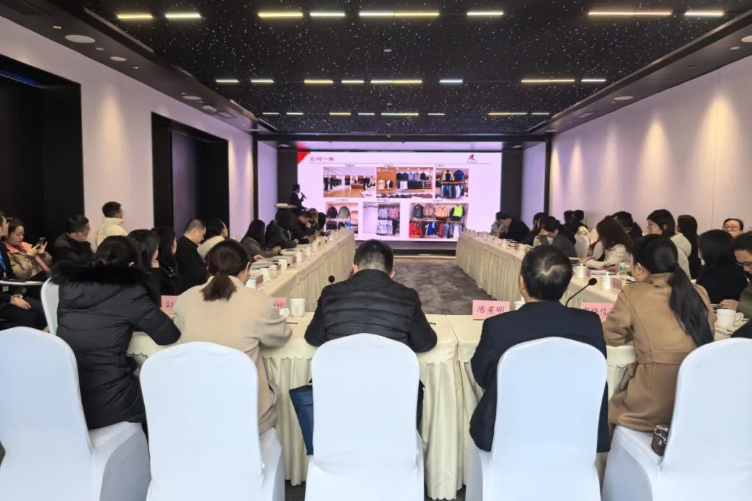 37000Cm威尼斯“立園滿園”精準(zhǔn)對接！6家“彭州造”工裝消費(fèi)企業(yè)表態(tài)成都會(huì)工
