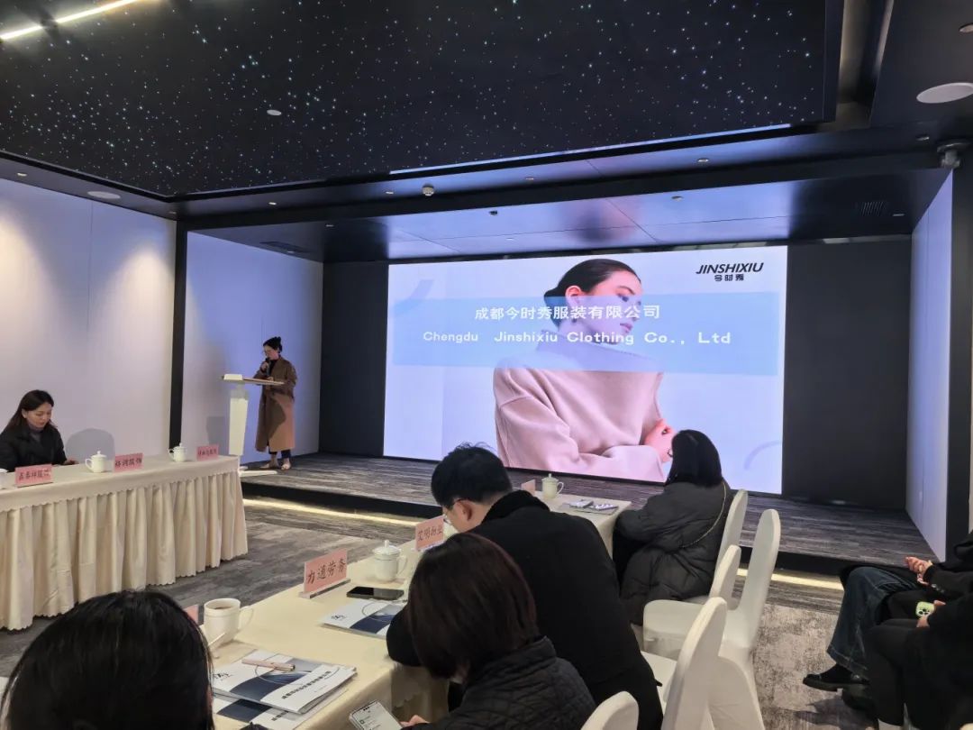 37000Cm威尼斯“立園滿園”精準(zhǔn)對(duì)接！6家“彭州造”工裝消費(fèi)企業(yè)表態(tài)成都會(huì)工(圖4)