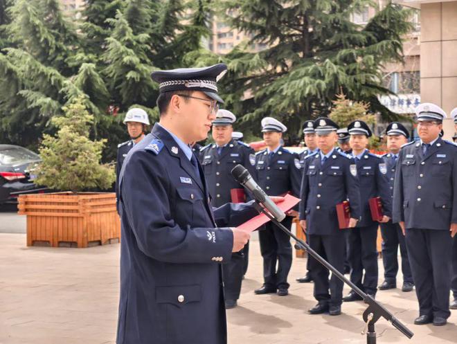 職業(yè)裝定制縣局為輔警配發(fā)天下同一款、肩章(圖5)
