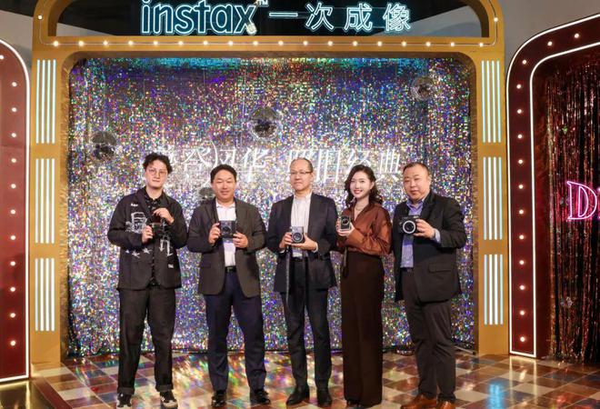 高端服裝設計“伊”手快報 漂亮影象到“旅型”洋裝歸納春日美學高光一樣平常(圖7)