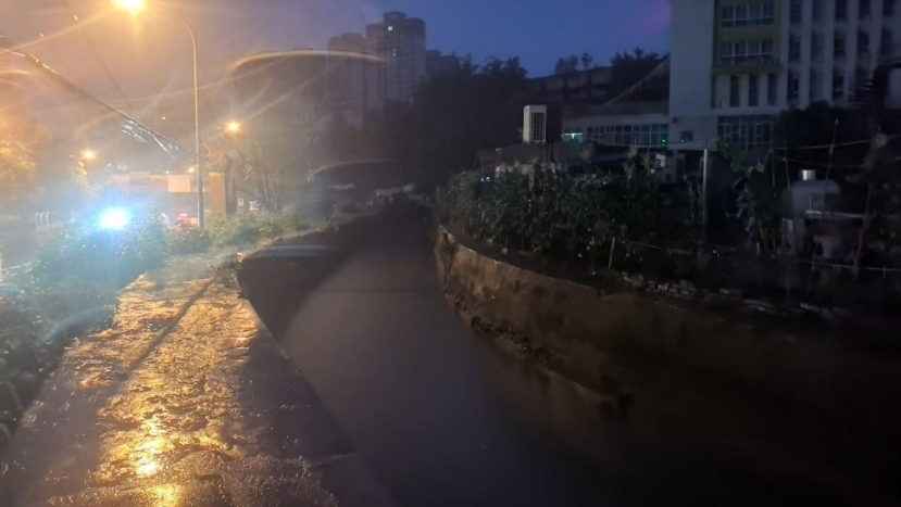 高端服裝設(shè)計綿陽涪城：暴雨夜的據(jù)守——下層水利人用擔(dān)任保護都會水脈安瀾